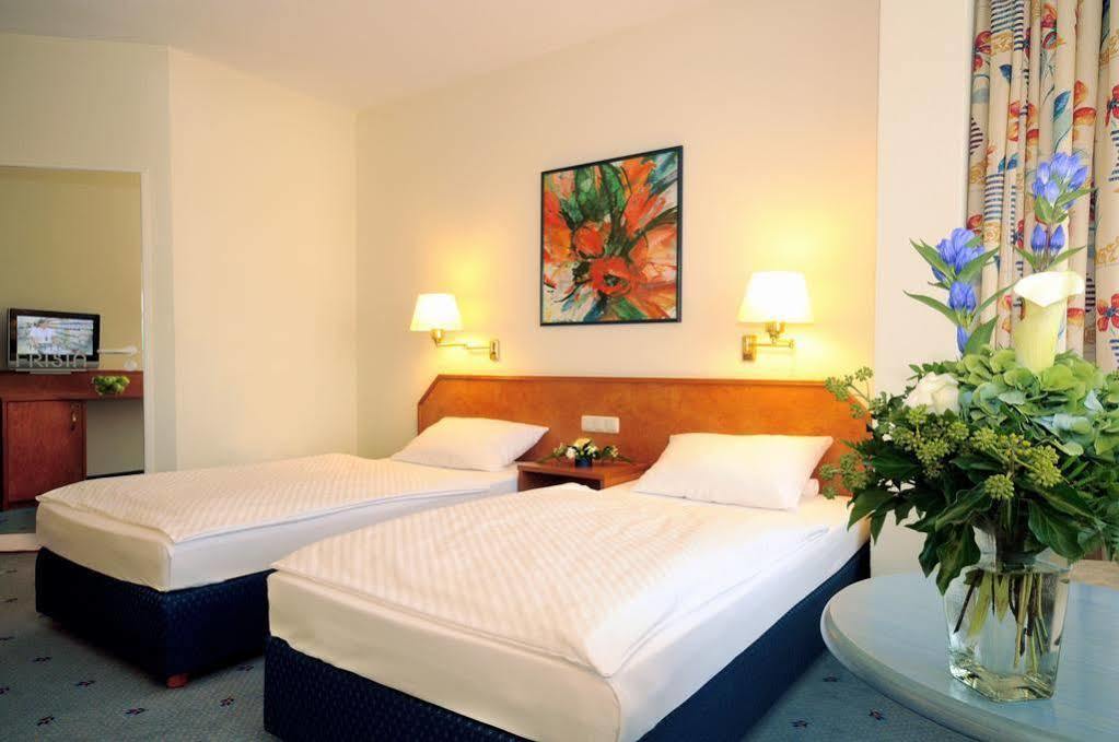 Hotel Frisia Leer Exterior photo